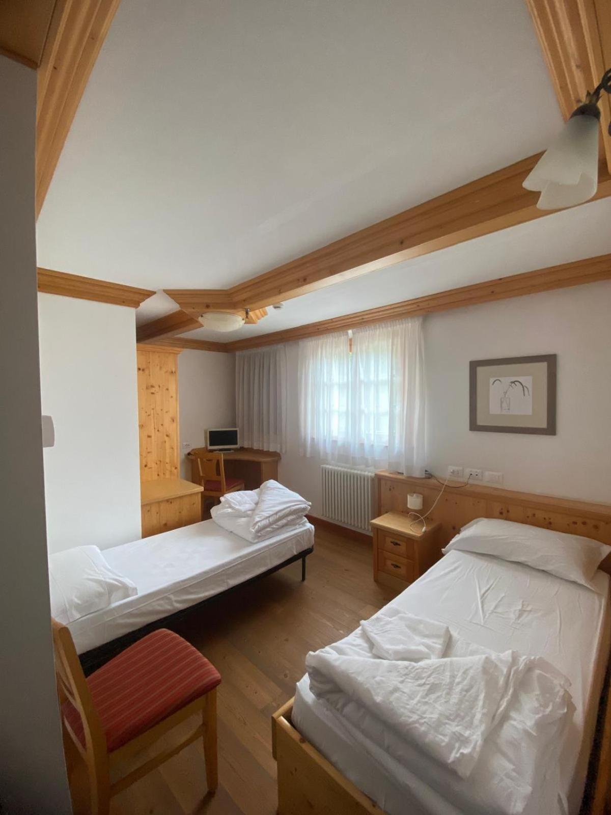 Hotel Aplis โอวาโร ภายนอก รูปภาพ